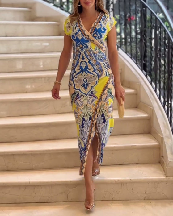 Elegancka sukienka w stylu vintage z dekoltem w kształcie litery V