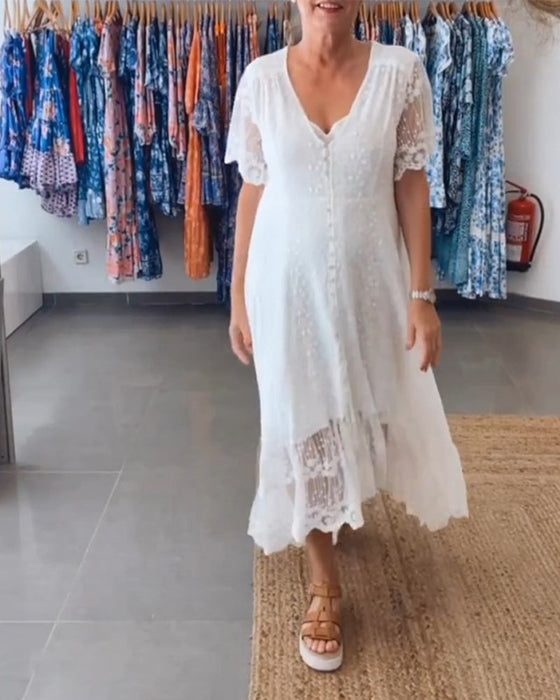 Zwiewna sukienka z głębokim dekoltem w kształcie litery V