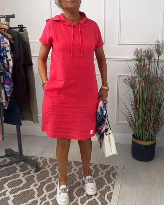Sukienka z krótkim rękawkiem i kapturem