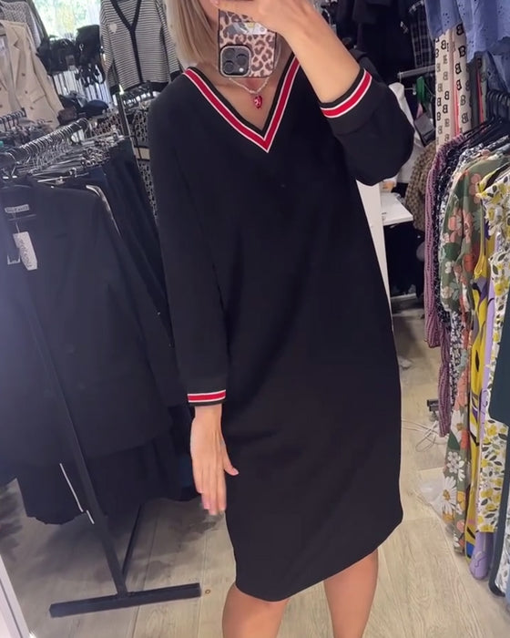 Sukienka z dekoltem w kształcie litery V i z kieszeniami