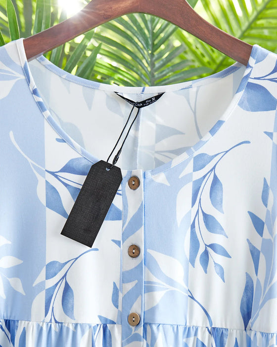 Sukienka o dopasowanym kroju i krótkich rękawach