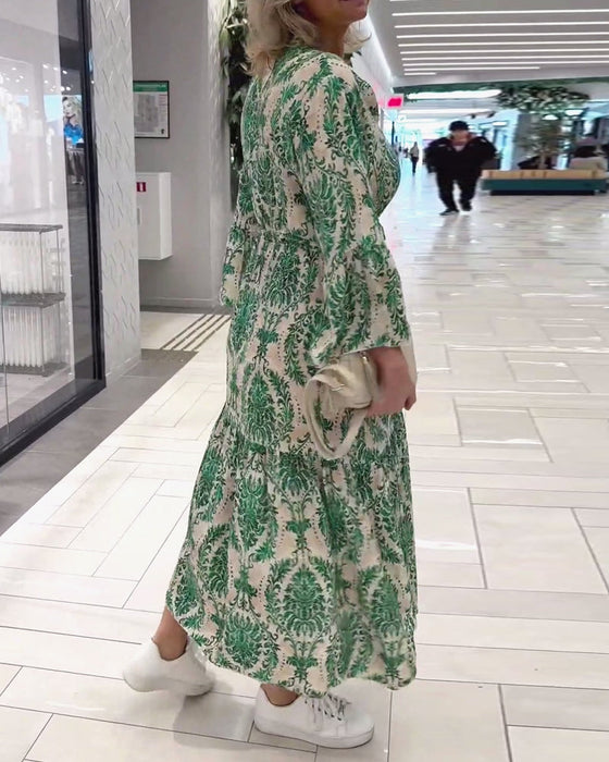 Sukienka z rękawami dzwonkowymi i sznurkiem z nadrukiem