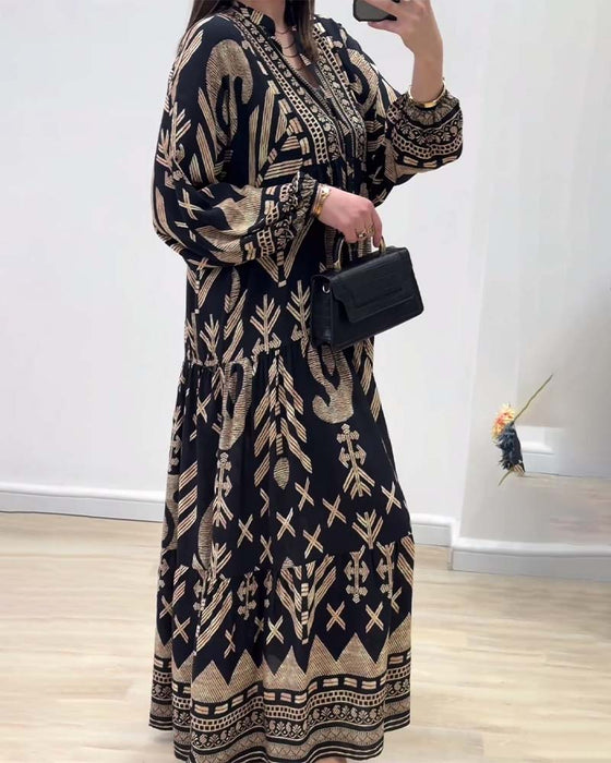 Sukienka z długimi rękawami i dekoltem w kształcie litery V