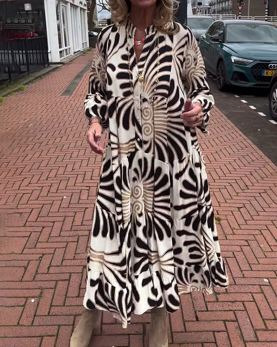 Sukienka z dekoltem w kształcie litery V i rozszerzanymi rękawami