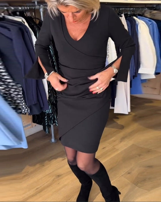 Sukienka z dekoltem w kształcie litery V i rozszerzanym rękawem