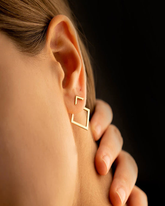 Proste eleganckie kolczyki w kształcie diamentów