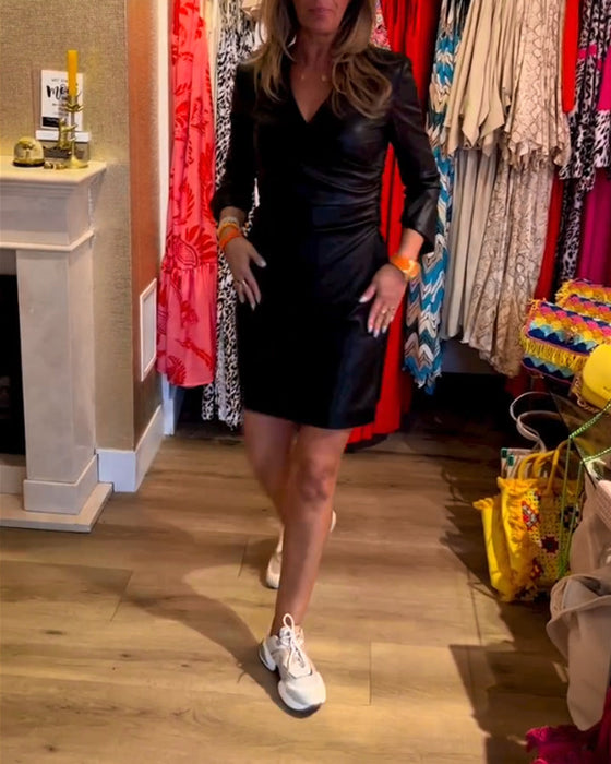 Sukienka z dekoltem w serek