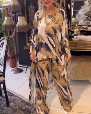 Elegancki dwuczęściowy komplet z nieregularnym nadrukiem