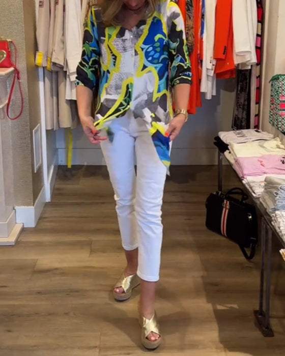 Bluzka z kwiatowym nadrukiem i dekoltem w kształcie litery V