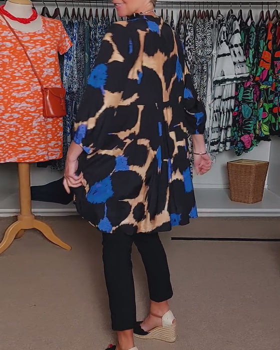 Bluzka z kontrastowym nadrukiem dekoltem w serek swobodnym krojem i długim rękawem