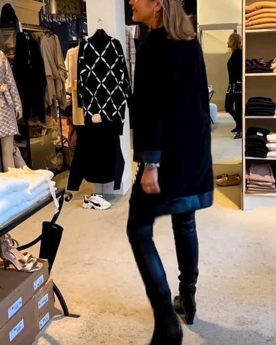 Sukienka z okrągłym dekoltem z kieszeniami