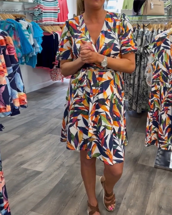 Sukienka z krótkim rękawem z dekoltem w serek