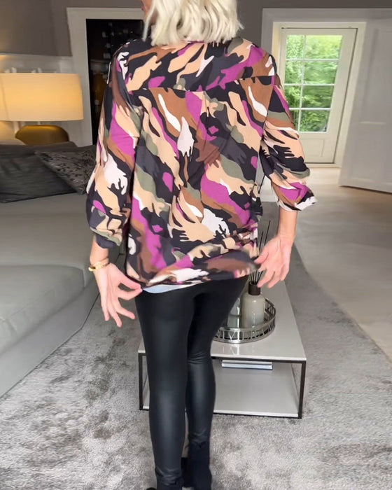 Bluzka z dekoltem w kształcie litery V i wzorem tie-dye