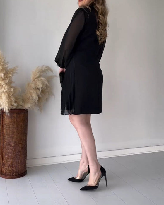 Sukienka z zakładkami i guzikami