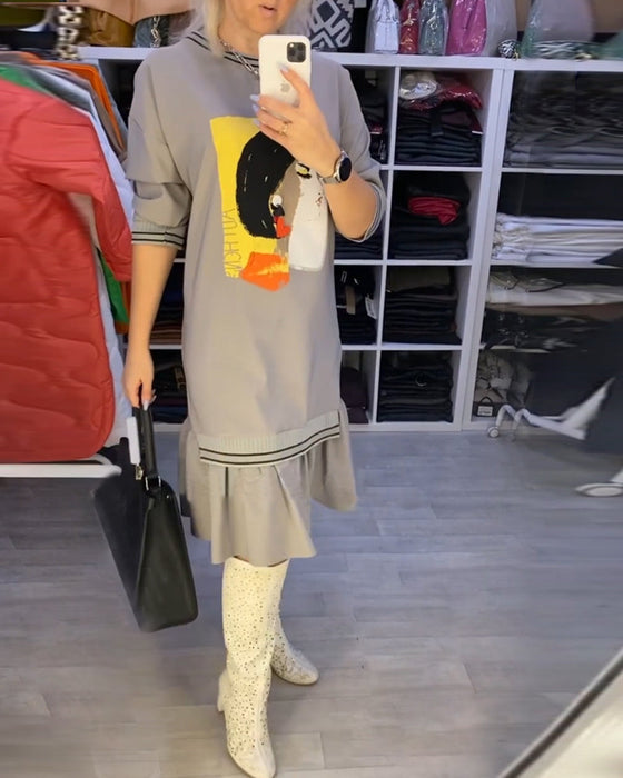 Sukienka o ciekawym kroju z długim rękawem