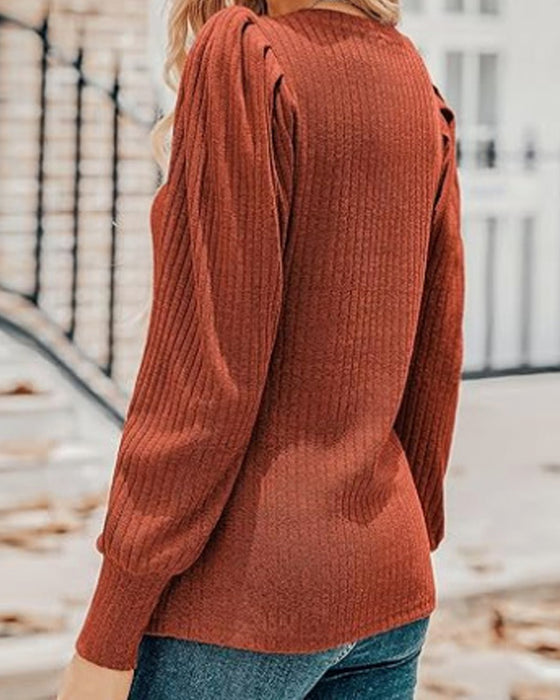 Jednokolorowy top z długim rękawem i dekoltem w kształcie litery V