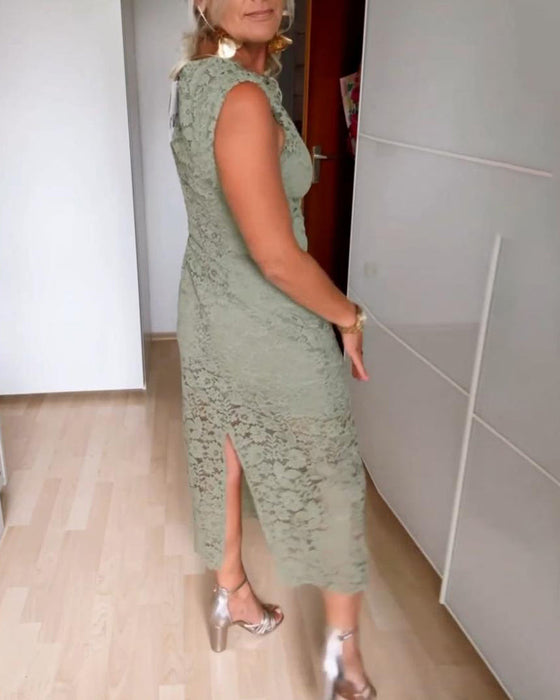 Koronkowa sukienka bez rękawów z eleganckim rozcięciem