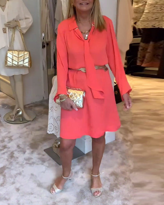 Sukienka z guzikami w jednolitym kolorze