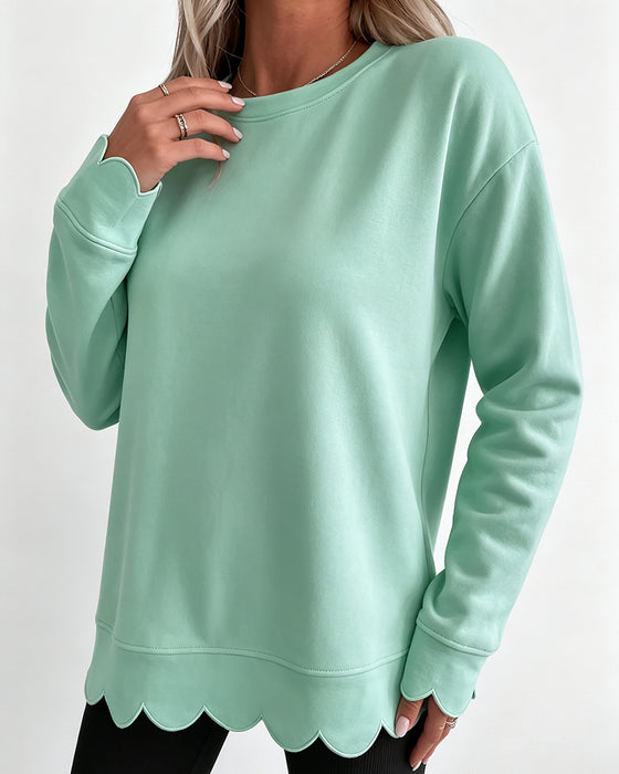 Sweatshirt Scallop Trim Swobodny