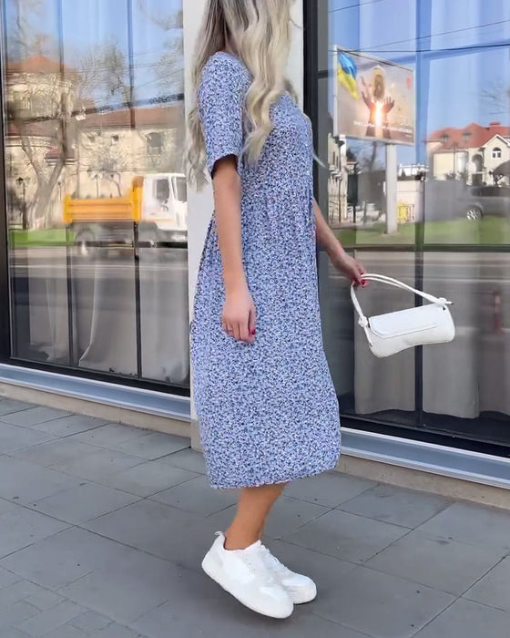 Sukienka w kwiaty zapinana na guziki do połowy rękawa