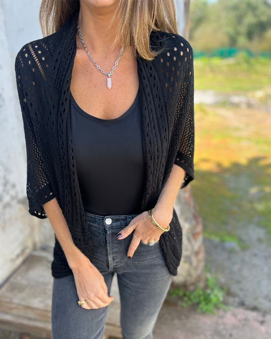 Elegancki płaszcz z designem w pleteniu dziurawym