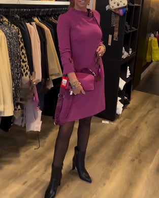 Elegancka sukienka z okrągłym dekoltem