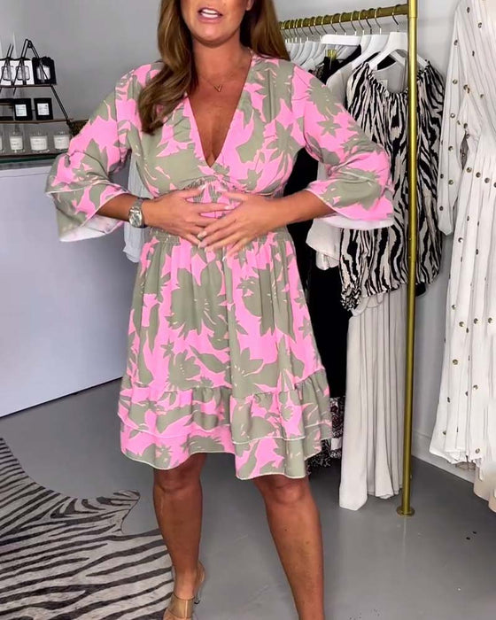 Sukienka z głębokim dekoltem w kształcie litery V i dekoltem