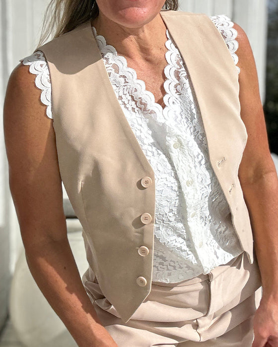 Koronkowa elegancka bluzka bez rękawów z dekoltem w kształcie litery V