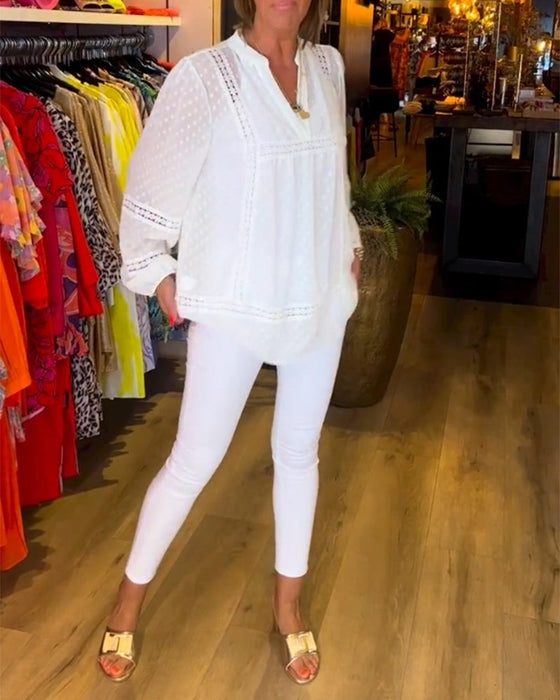 Koronkowa bluzka z długim rękawem i dekoltem w kształcie litery V