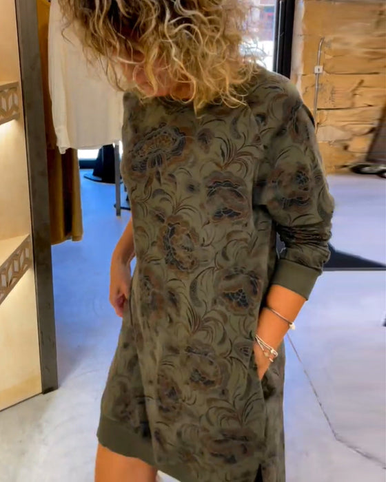 Sukienka o luźnym kroju z nadrukiem i okrągłym dekoltem