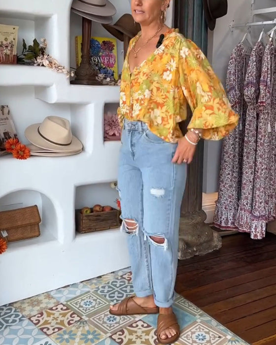 Bluzka z kwiatowym nadrukiem i dekoltem w kształcie litery V