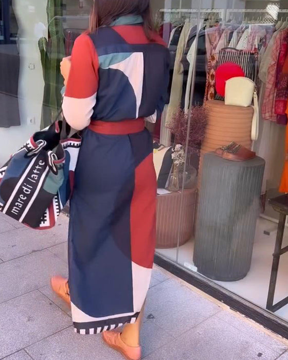 Sukienka z nadrukiem w bloki kolorów i sznurowaniem na co dzień