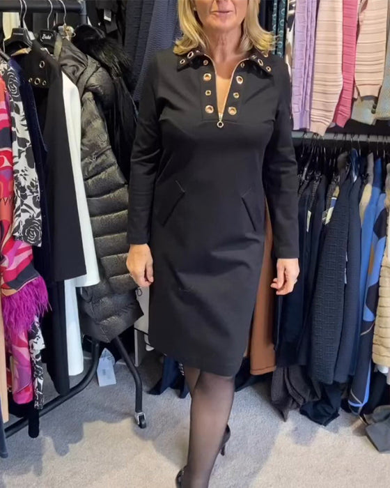 Sukienka zapinana na zamek i klapy