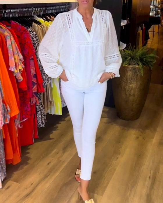 Koronkowa bluzka z długim rękawem i dekoltem w kształcie litery V