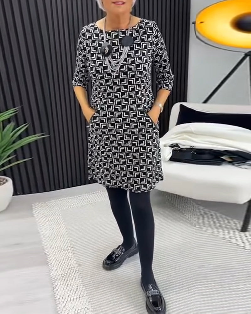 Sukienka z okrągłym dekoltem i kieszeniami w stylu retro z geometrycznym nadrukiem