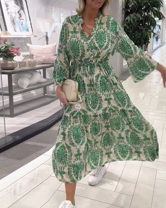 Sukienka z rękawami dzwonkowymi i sznurkiem z nadrukiem