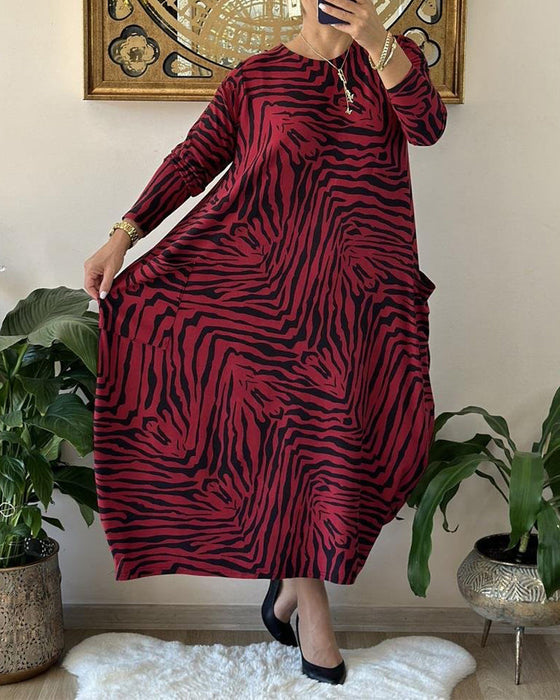 Modna luźna sukienka z nadrukiem i kieszenią