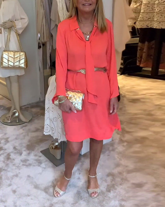 Sukienka z guzikami w jednolitym kolorze