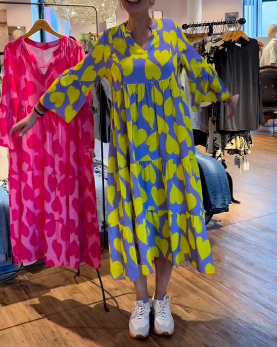 Sukienka z nadrukiem w kształcie serca z dekoltem w kształcie litery V