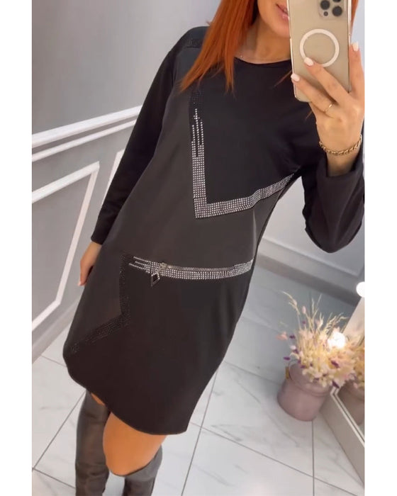 Sukienka z artystycznym akcentem i blokami kolorów