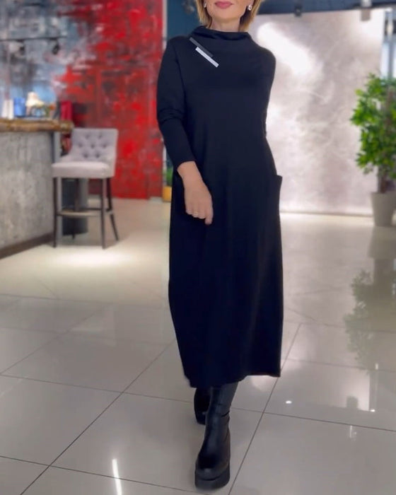 Sukienka w jednolitym kolorze z okrągłym dekoltem i kieszenią