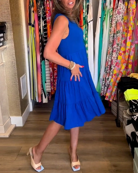 Sukienka o plisowanym kroju bez rękawów