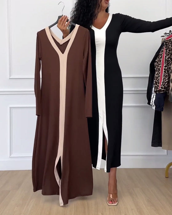 Kontrastowa sukienka z dekoltem w serek i eleganckim rozcięciem