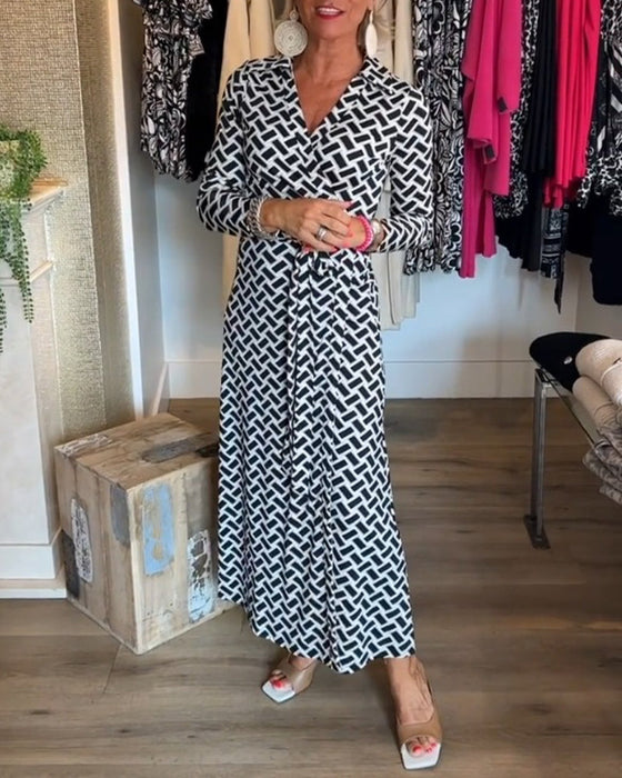 Sukienki z elementami wyszczuplającymi i nadrukami