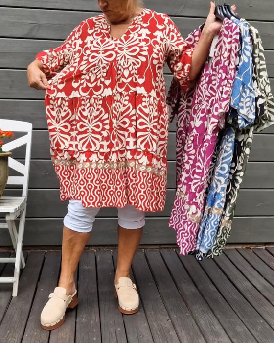 Luźna bluzka z nadrukiem i dekoltem w kształcie litery V