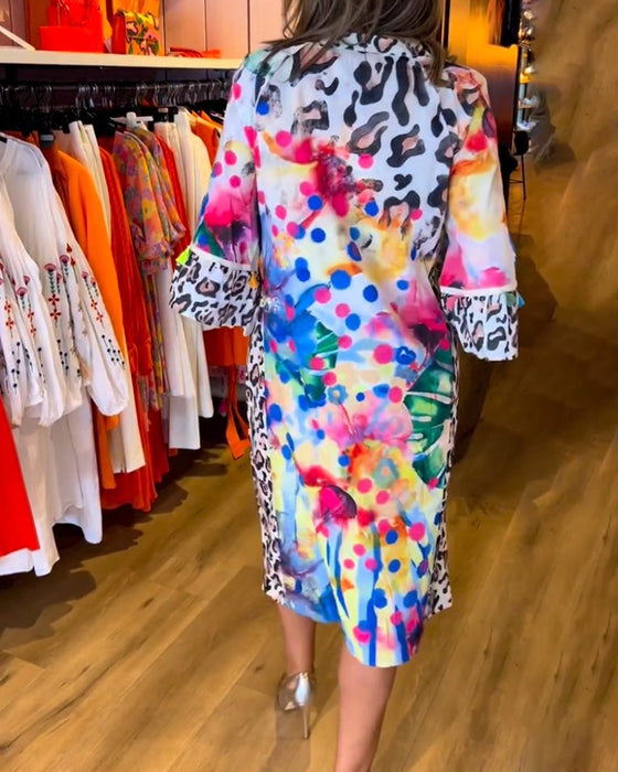 Sukienka midi z panelami w panterkę i dekoltem w kształcie litery V