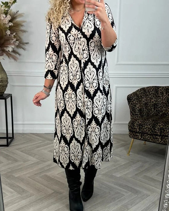 Sukienka z rozcięciami po bokach