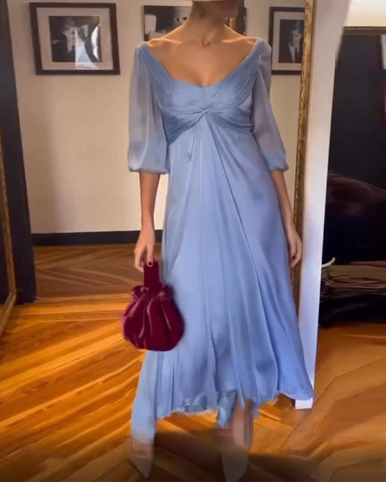 Sukienka w jednolitym kolorze z niskim stanem