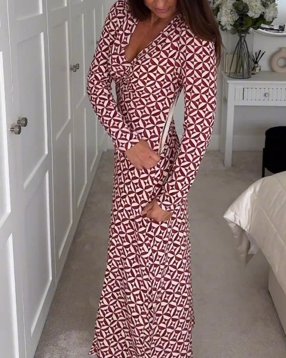 Elegancka sukienka z geometrycznym nadrukiem i dekoltem w kształcie litery V