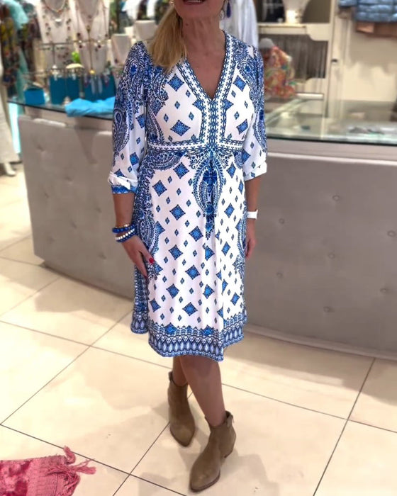 Elegancka sukienka midi z dekoltem w kształcie litery V